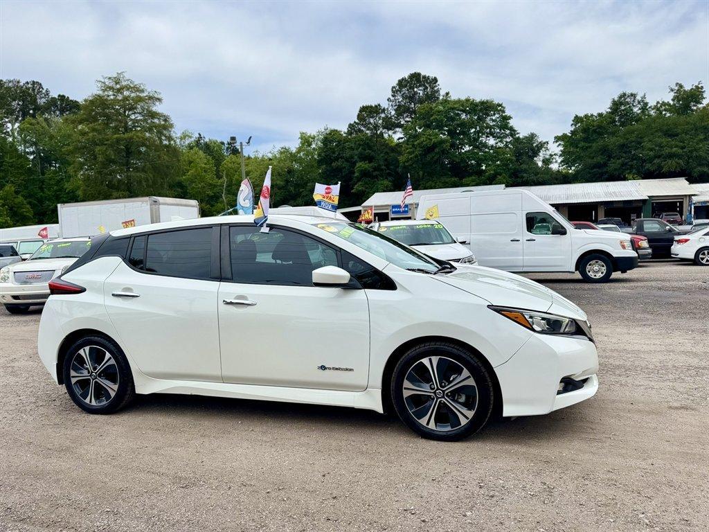 2018 White /Black Nissan Leaf (1N4AZ1CP4JC) with an 40 KWH Elect 40 KWH engine, Automatic transmission, located at 745 East Steele Rd., West Columbia, SC, 29170, (803) 755-9148, 33.927212, -81.148483 - Photo#2