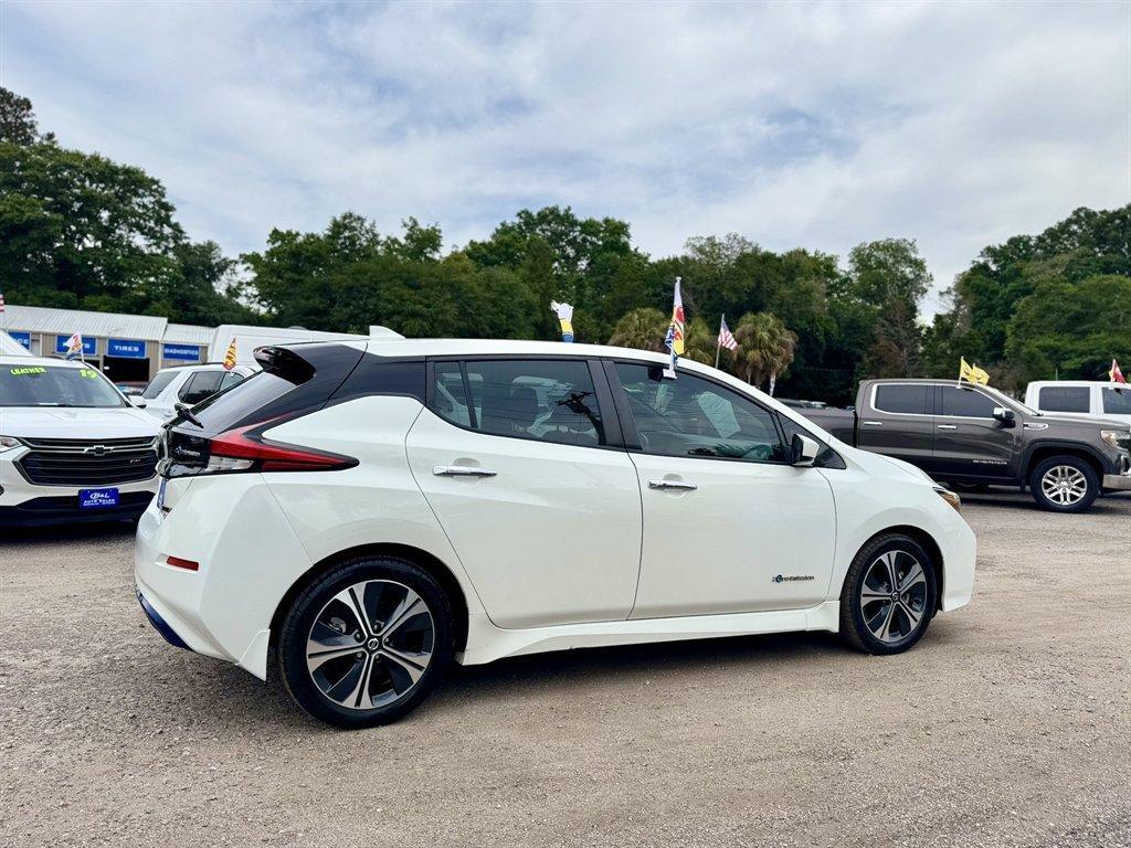 2018 White /Black Nissan Leaf (1N4AZ1CP4JC) with an 40 KWH Elect 40 KWH engine, Automatic transmission, located at 745 East Steele Rd., West Columbia, SC, 29170, (803) 755-9148, 33.927212, -81.148483 - Photo#3