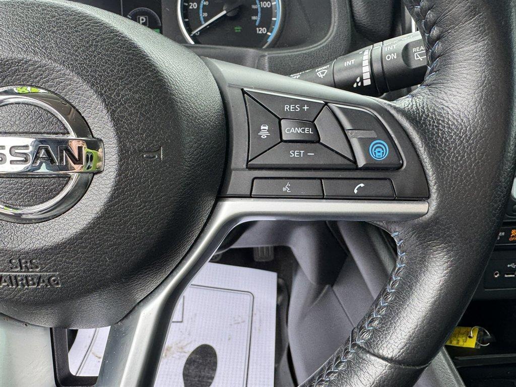 2018 White /Black Nissan Leaf (1N4AZ1CP4JC) with an 40 KWH Elect 40 KWH engine, Automatic transmission, located at 745 East Steele Rd., West Columbia, SC, 29170, (803) 755-9148, 33.927212, -81.148483 - Photo#9
