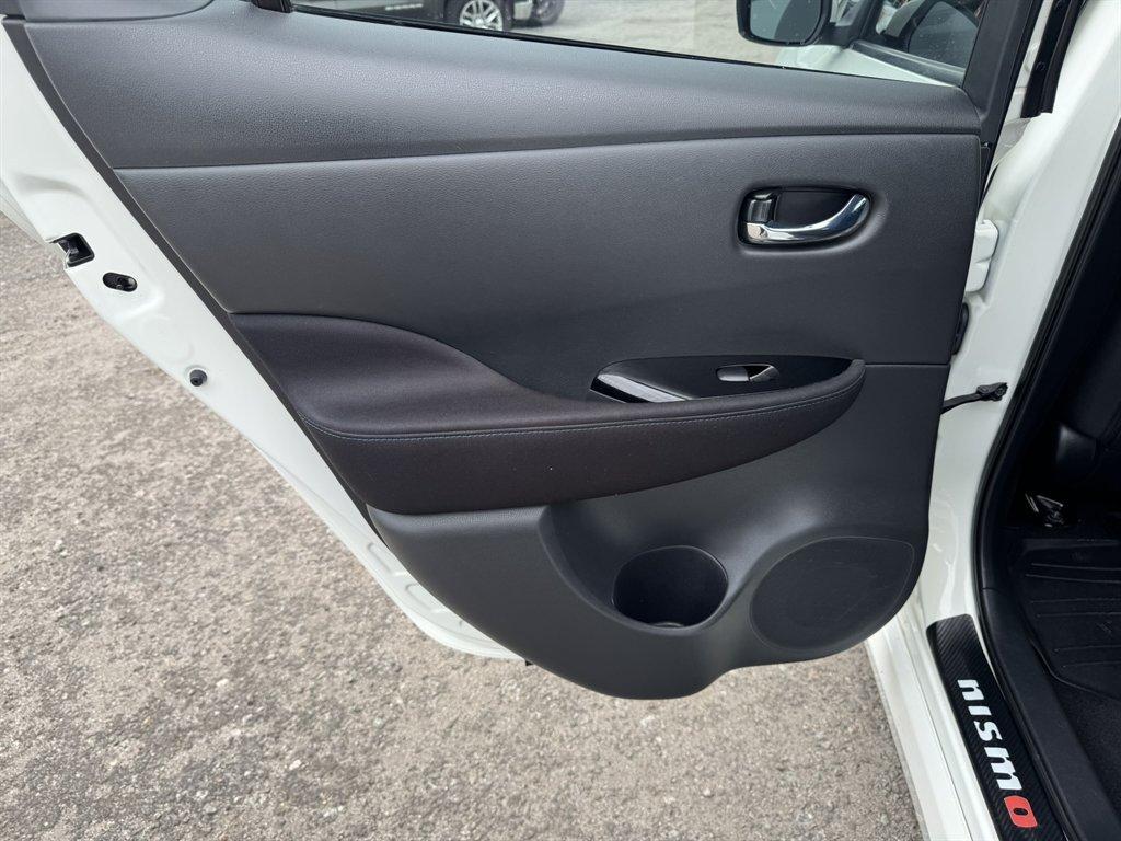 2018 White /Black Nissan Leaf (1N4AZ1CP4JC) with an 40 KWH Elect 40 KWH engine, Automatic transmission, located at 745 East Steele Rd., West Columbia, SC, 29170, (803) 755-9148, 33.927212, -81.148483 - Photo#20