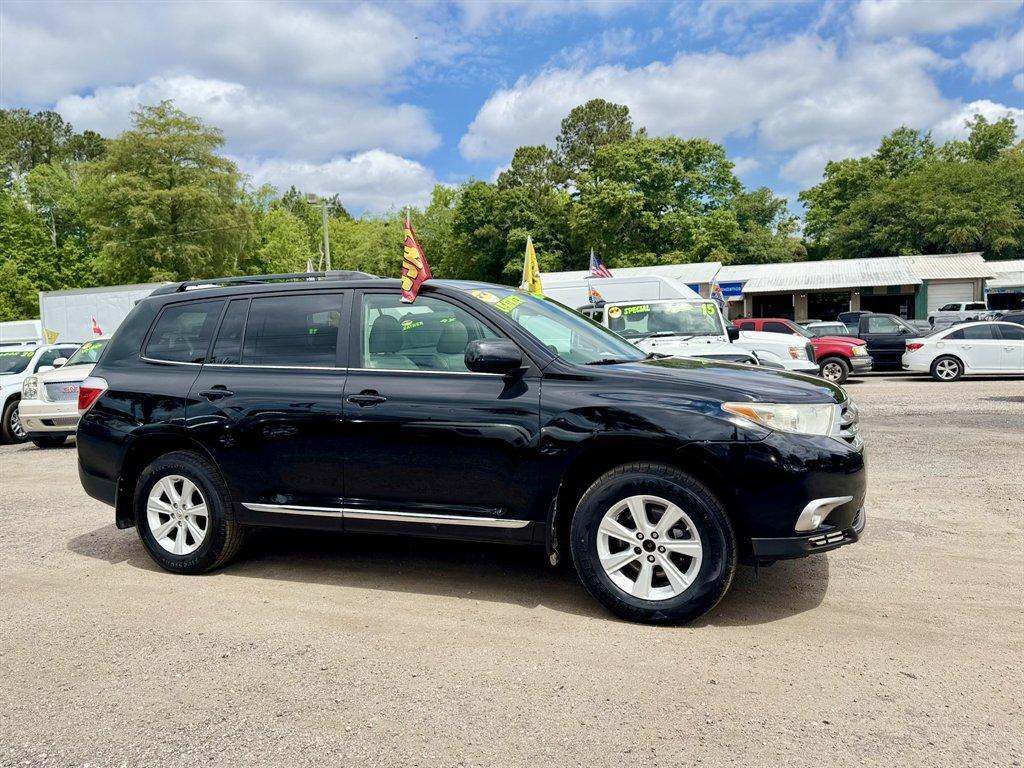 2011 Black /Grey Toyota Highlander (5TDBK3EH3BS) with an 3.5l V6 SFI Dohc 3.5l engine, Automatic transmission, located at 745 East Steele Rd., West Columbia, SC, 29170, (803) 755-9148, 33.927212, -81.148483 - Photo#2