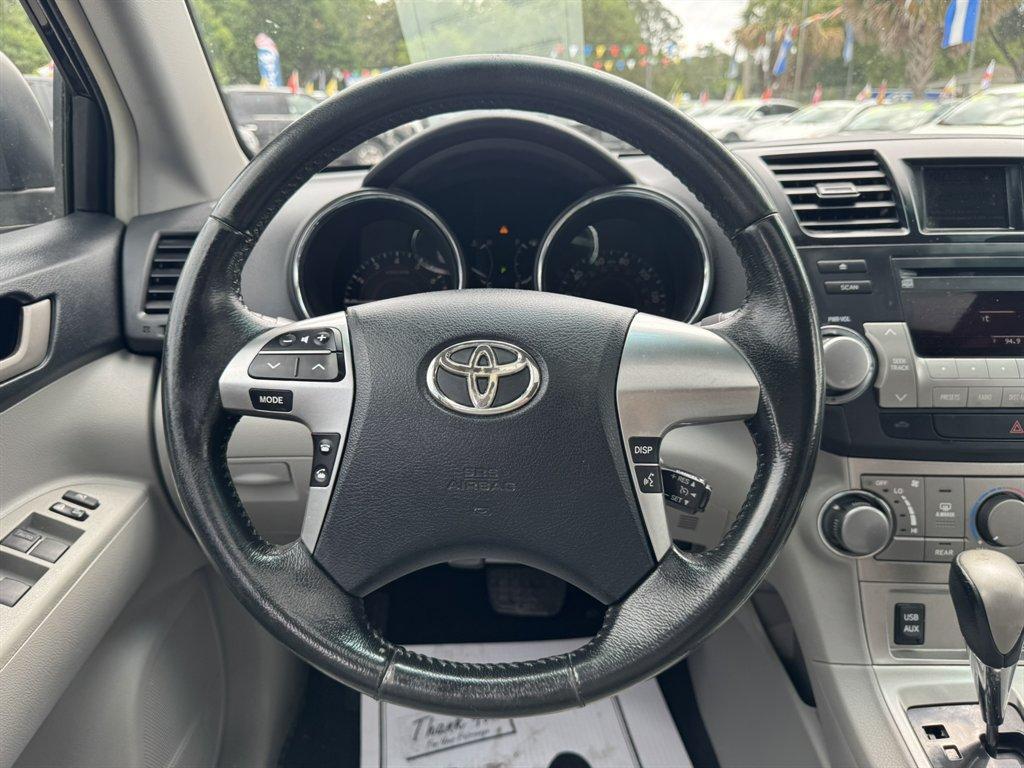 2011 Black /Grey Toyota Highlander (5TDBK3EH3BS) with an 3.5l V6 SFI Dohc 3.5l engine, Automatic transmission, located at 745 East Steele Rd., West Columbia, SC, 29170, (803) 755-9148, 33.927212, -81.148483 - Photo#7