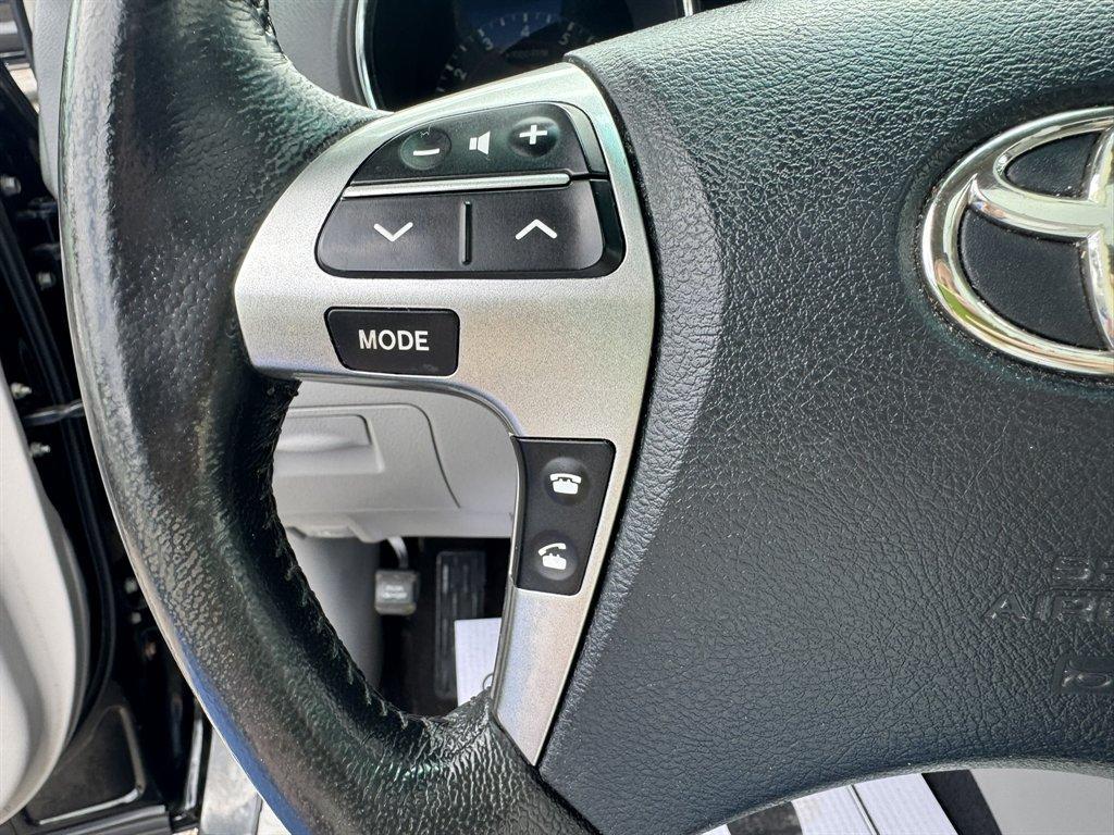 2011 Black /Grey Toyota Highlander (5TDBK3EH3BS) with an 3.5l V6 SFI Dohc 3.5l engine, Automatic transmission, located at 745 East Steele Rd., West Columbia, SC, 29170, (803) 755-9148, 33.927212, -81.148483 - Photo#8
