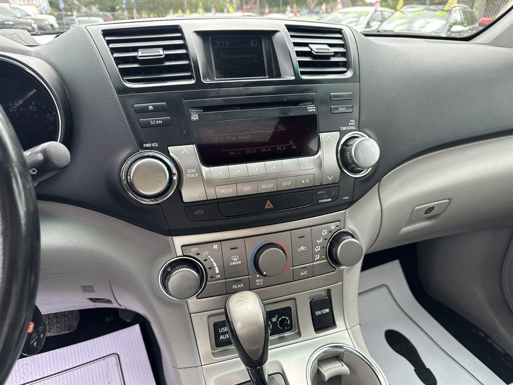 2011 Black /Grey Toyota Highlander (5TDBK3EH3BS) with an 3.5l V6 SFI Dohc 3.5l engine, Automatic transmission, located at 745 East Steele Rd., West Columbia, SC, 29170, (803) 755-9148, 33.927212, -81.148483 - Photo#12