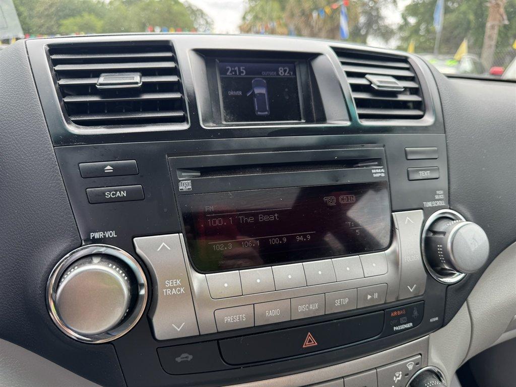 2011 Black /Grey Toyota Highlander (5TDBK3EH3BS) with an 3.5l V6 SFI Dohc 3.5l engine, Automatic transmission, located at 745 East Steele Rd., West Columbia, SC, 29170, (803) 755-9148, 33.927212, -81.148483 - Photo#14