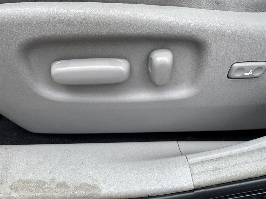 2011 Black /Grey Toyota Highlander (5TDBK3EH3BS) with an 3.5l V6 SFI Dohc 3.5l engine, Automatic transmission, located at 745 East Steele Rd., West Columbia, SC, 29170, (803) 755-9148, 33.927212, -81.148483 - Photo#22