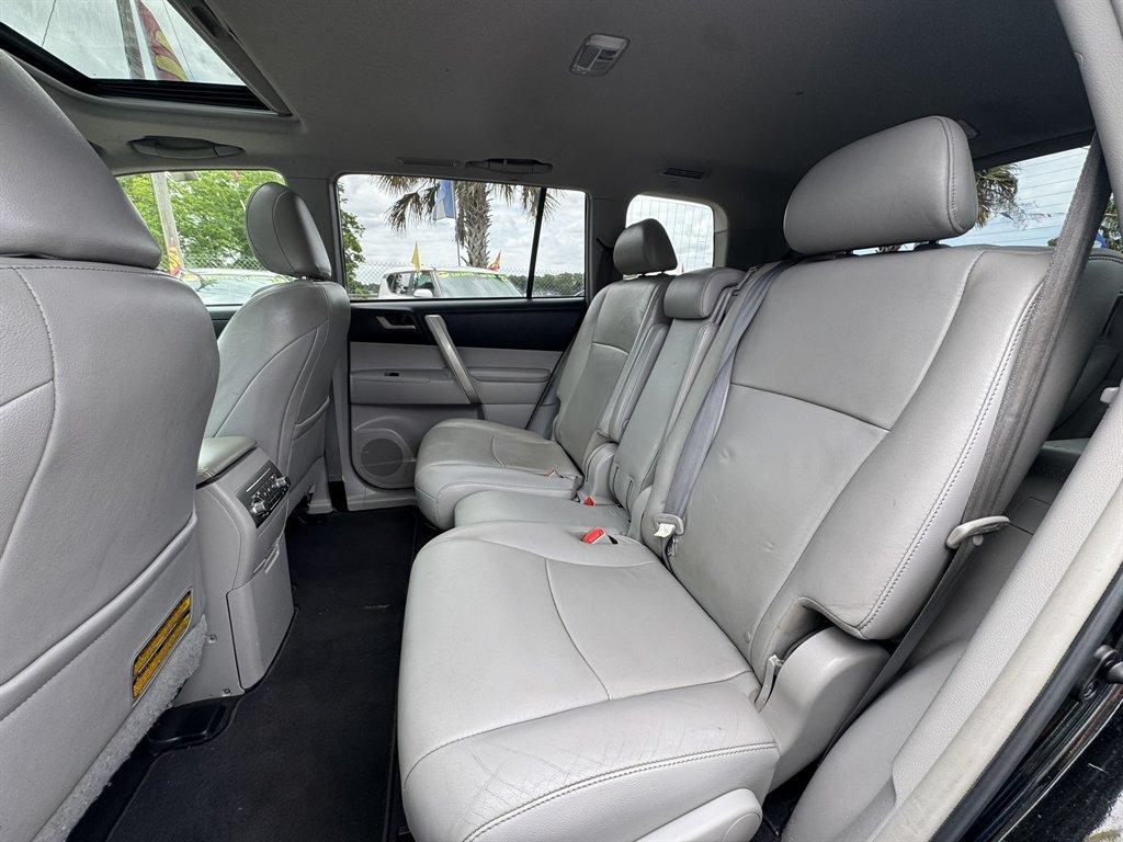 2011 Black /Grey Toyota Highlander (5TDBK3EH3BS) with an 3.5l V6 SFI Dohc 3.5l engine, Automatic transmission, located at 745 East Steele Rd., West Columbia, SC, 29170, (803) 755-9148, 33.927212, -81.148483 - Photo#24