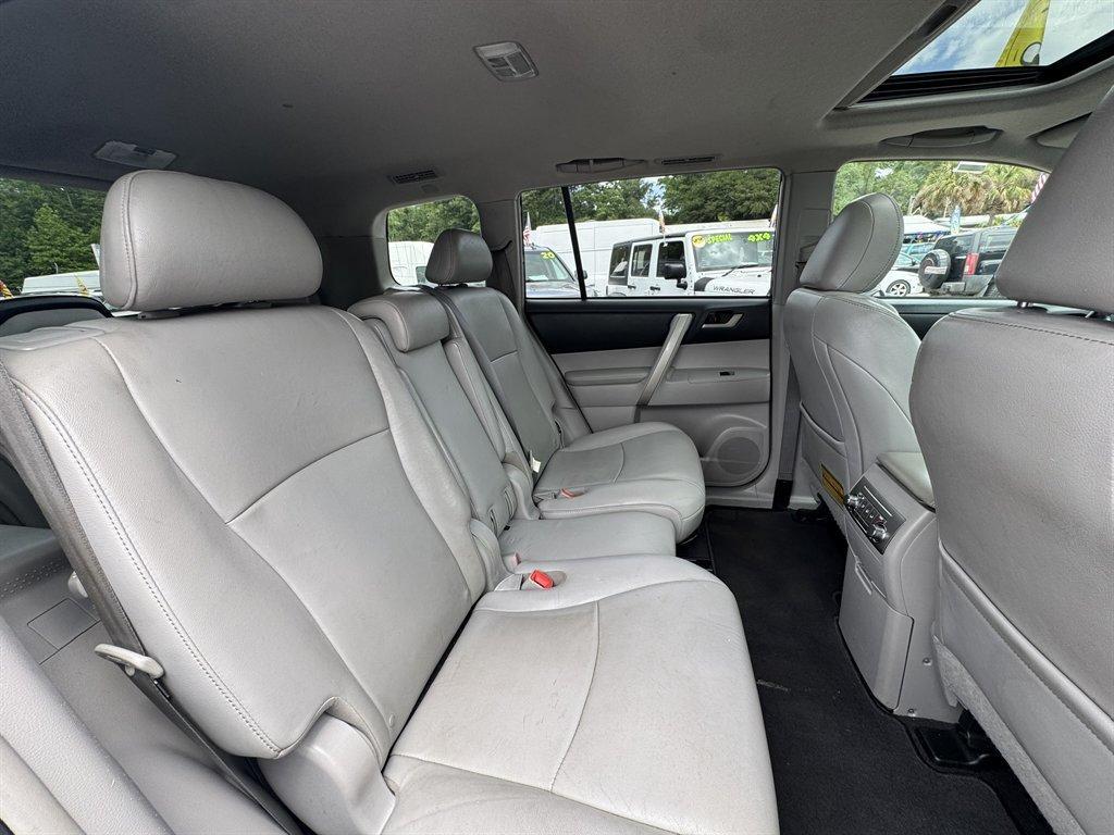 2011 Black /Grey Toyota Highlander (5TDBK3EH3BS) with an 3.5l V6 SFI Dohc 3.5l engine, Automatic transmission, located at 745 East Steele Rd., West Columbia, SC, 29170, (803) 755-9148, 33.927212, -81.148483 - Photo#27
