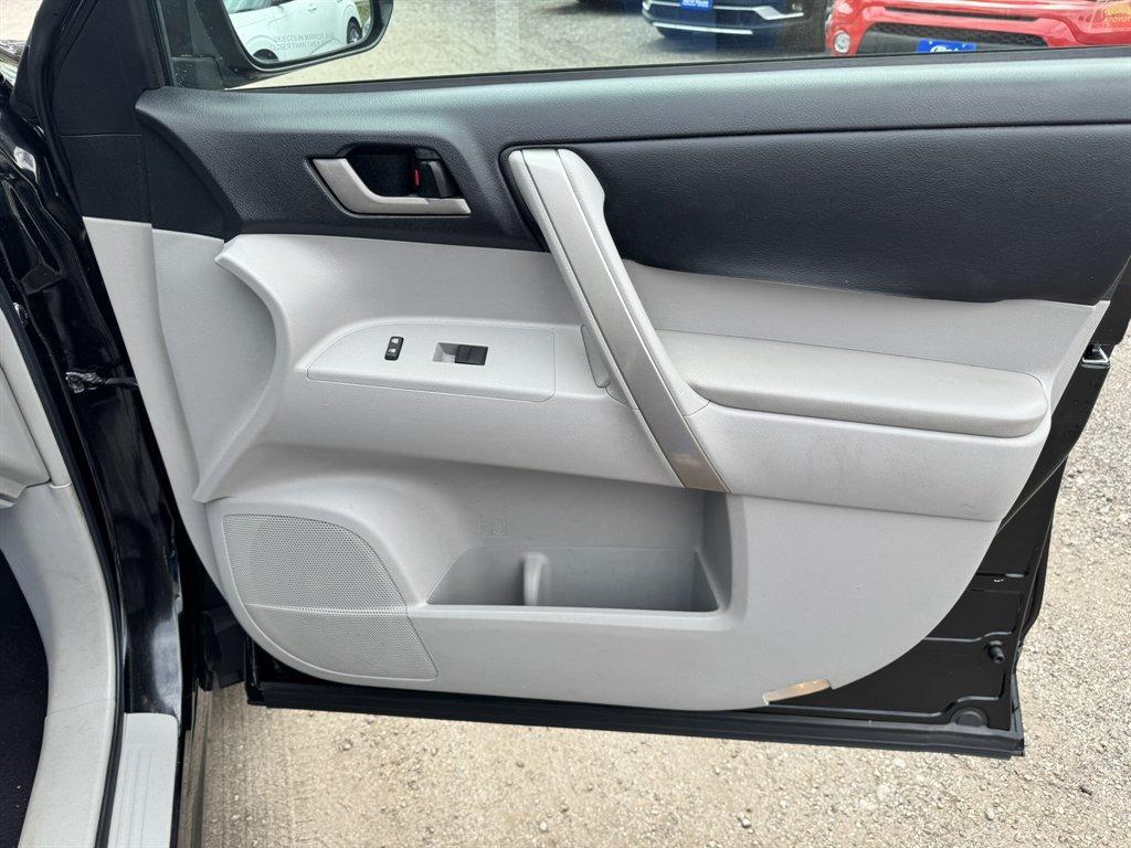 2011 Black /Grey Toyota Highlander (5TDBK3EH3BS) with an 3.5l V6 SFI Dohc 3.5l engine, Automatic transmission, located at 745 East Steele Rd., West Columbia, SC, 29170, (803) 755-9148, 33.927212, -81.148483 - Photo#28