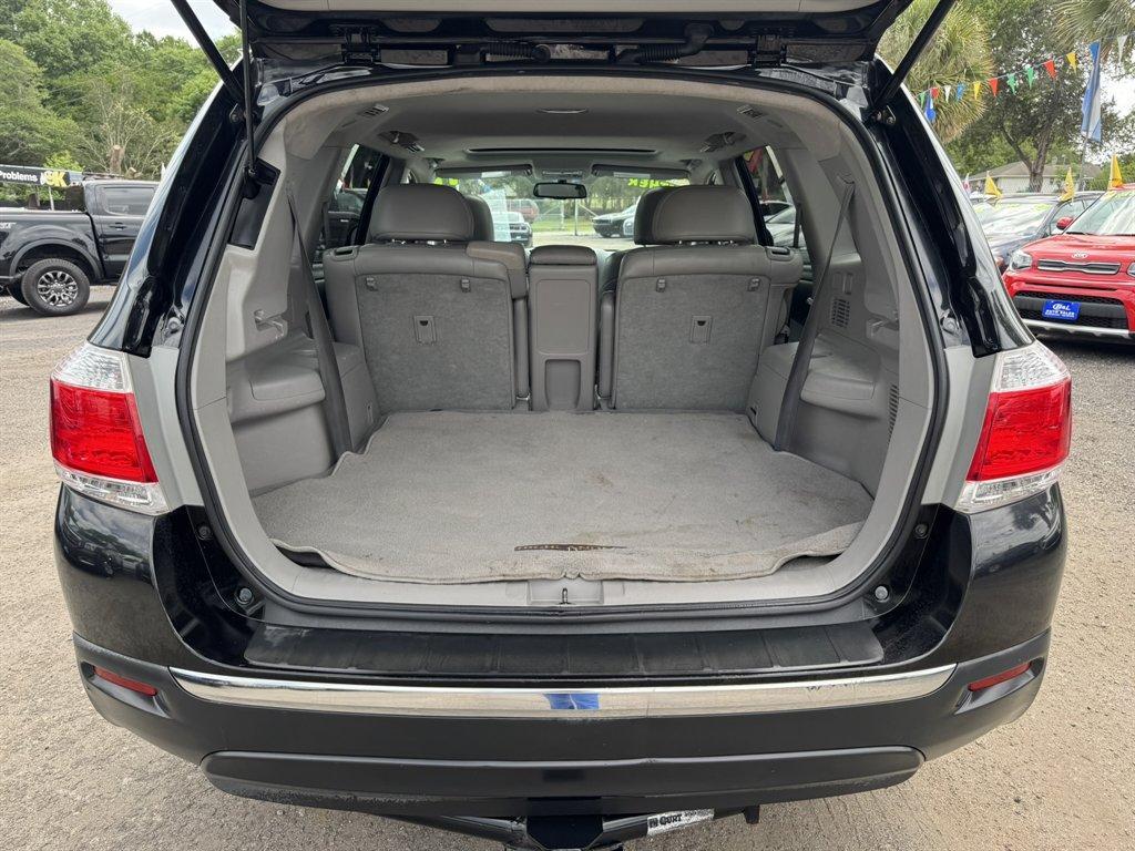 2011 Black /Grey Toyota Highlander (5TDBK3EH3BS) with an 3.5l V6 SFI Dohc 3.5l engine, Automatic transmission, located at 745 East Steele Rd., West Columbia, SC, 29170, (803) 755-9148, 33.927212, -81.148483 - Photo#31