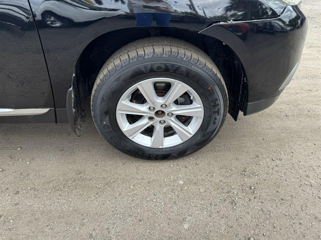 2011 Black /Grey Toyota Highlander (5TDBK3EH3BS) with an 3.5l V6 SFI Dohc 3.5l engine, Automatic transmission, located at 745 East Steele Rd., West Columbia, SC, 29170, (803) 755-9148, 33.927212, -81.148483 - Photo#32