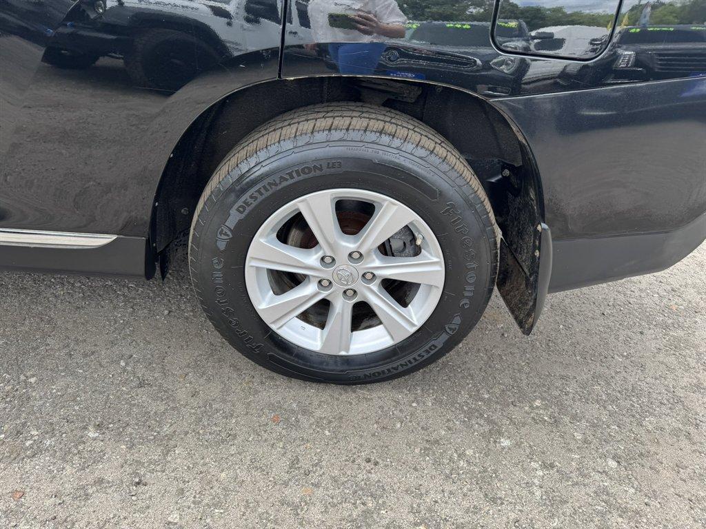 2011 Black /Grey Toyota Highlander (5TDBK3EH3BS) with an 3.5l V6 SFI Dohc 3.5l engine, Automatic transmission, located at 745 East Steele Rd., West Columbia, SC, 29170, (803) 755-9148, 33.927212, -81.148483 - Photo#34