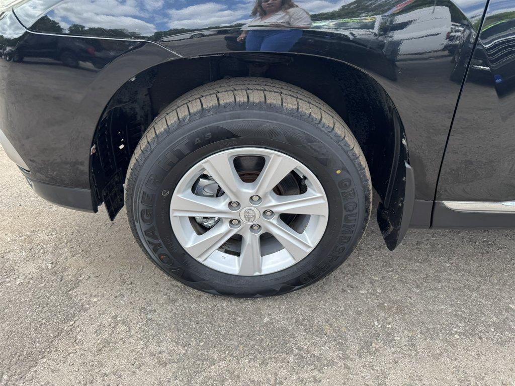 2011 Black /Grey Toyota Highlander (5TDBK3EH3BS) with an 3.5l V6 SFI Dohc 3.5l engine, Automatic transmission, located at 745 East Steele Rd., West Columbia, SC, 29170, (803) 755-9148, 33.927212, -81.148483 - Photo#35