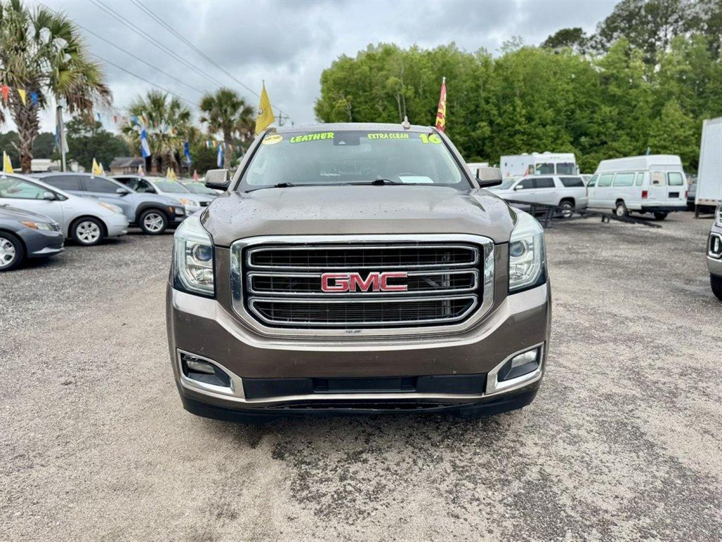 2016 Brown /Tan GMC Yukon XL (1GKS1GKC5GR) with an 5.3l V8 DI VVT Flex 5.3l engine, Automatic transmission, located at 745 East Steele Rd., West Columbia, SC, 29170, (803) 755-9148, 33.927212, -81.148483 - Photo#1