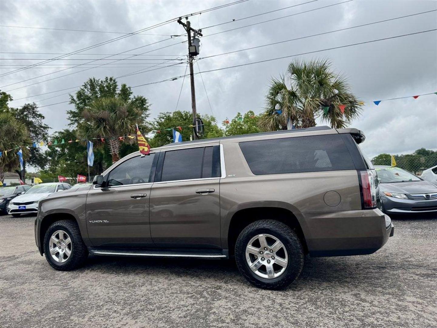 2016 Brown /Tan GMC Yukon XL (1GKS1GKC5GR) with an 5.3l V8 DI VVT Flex 5.3l engine, Automatic transmission, located at 745 East Steele Rd., West Columbia, SC, 29170, (803) 755-9148, 33.927212, -81.148483 - Photo#5