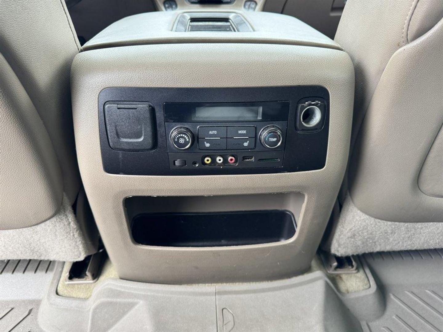 2016 Brown /Tan GMC Yukon XL (1GKS1GKC5GR) with an 5.3l V8 DI VVT Flex 5.3l engine, Automatic transmission, located at 745 East Steele Rd., West Columbia, SC, 29170, (803) 755-9148, 33.927212, -81.148483 - Photo#19
