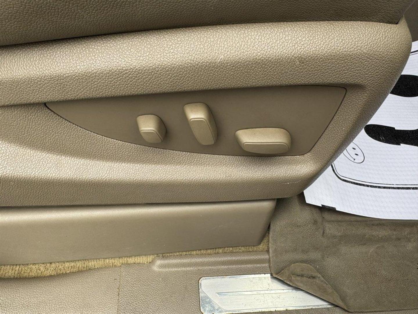 2016 Brown /Tan GMC Yukon XL (1GKS1GKC5GR) with an 5.3l V8 DI VVT Flex 5.3l engine, Automatic transmission, located at 745 East Steele Rd., West Columbia, SC, 29170, (803) 755-9148, 33.927212, -81.148483 - Photo#26