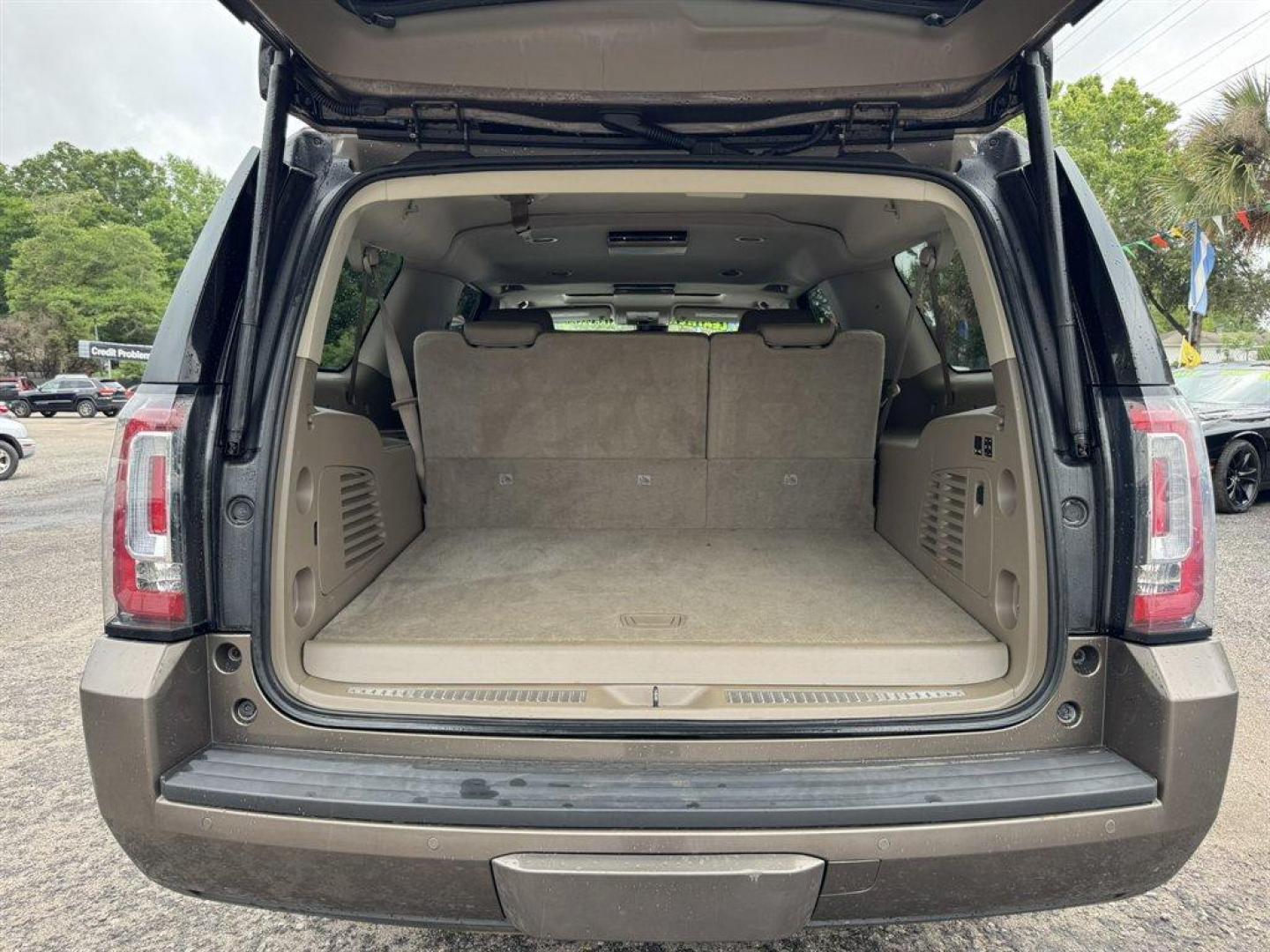 2016 Brown /Tan GMC Yukon XL (1GKS1GKC5GR) with an 5.3l V8 DI VVT Flex 5.3l engine, Automatic transmission, located at 745 East Steele Rd., West Columbia, SC, 29170, (803) 755-9148, 33.927212, -81.148483 - Photo#27