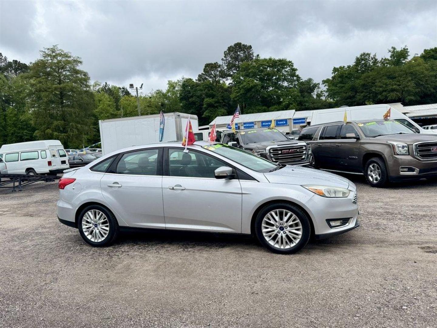 2016 Silver /Black Ford Focus (1FADP3J2XGL) with an 2.0l I-4 DI Dohc Flex 2.0 engine, Automatic transmission, located at 745 East Steele Rd., West Columbia, SC, 29170, (803) 755-9148, 33.927212, -81.148483 - Photo#2