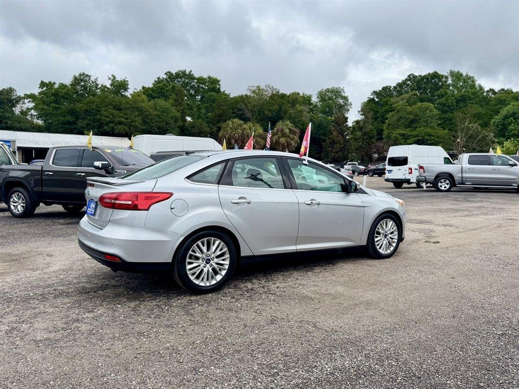 2016 Silver /Black Ford Focus (1FADP3J2XGL) with an 2.0l I-4 DI Dohc Flex 2.0 engine, Automatic transmission, located at 745 East Steele Rd., West Columbia, SC, 29170, (803) 755-9148, 33.927212, -81.148483 - Photo#3
