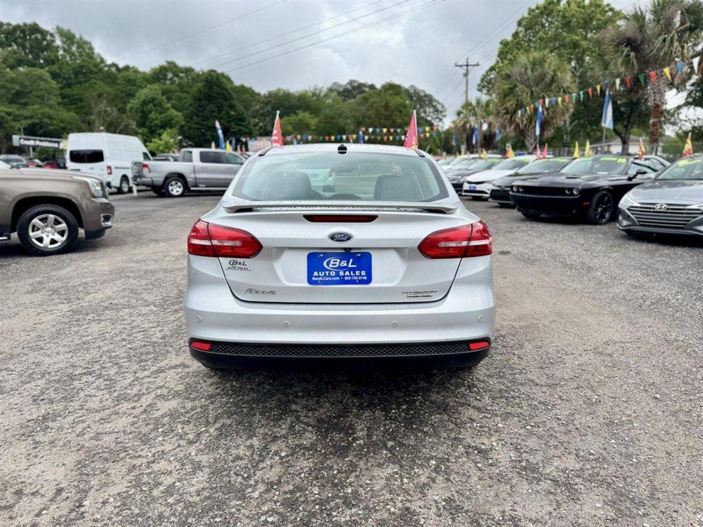 2016 Silver /Black Ford Focus (1FADP3J2XGL) with an 2.0l I-4 DI Dohc Flex 2.0 engine, Automatic transmission, located at 745 East Steele Rd., West Columbia, SC, 29170, (803) 755-9148, 33.927212, -81.148483 - Photo#4