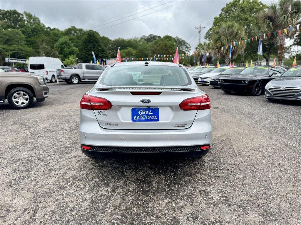 2016 Silver /Black Ford Focus (1FADP3J2XGL) with an 2.0l I-4 DI Dohc Flex 2.0 engine, Automatic transmission, located at 745 East Steele Rd., West Columbia, SC, 29170, (803) 755-9148, 33.927212, -81.148483 - Photo#4