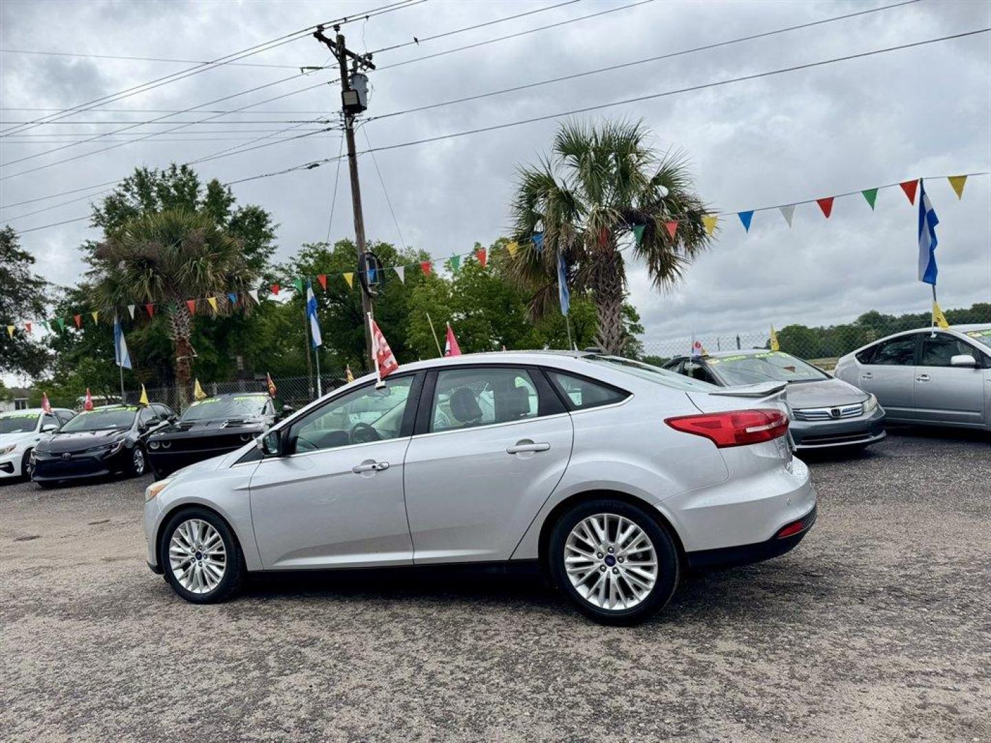 2016 Silver /Black Ford Focus (1FADP3J2XGL) with an 2.0l I-4 DI Dohc Flex 2.0 engine, Automatic transmission, located at 745 East Steele Rd., West Columbia, SC, 29170, (803) 755-9148, 33.927212, -81.148483 - Photo#5