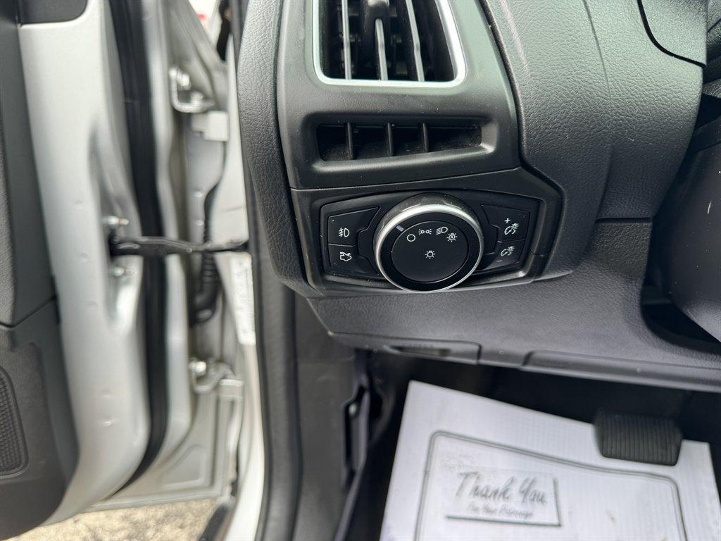 2016 Silver /Black Ford Focus (1FADP3J2XGL) with an 2.0l I-4 DI Dohc Flex 2.0 engine, Automatic transmission, located at 745 East Steele Rd., West Columbia, SC, 29170, (803) 755-9148, 33.927212, -81.148483 - Photo#17