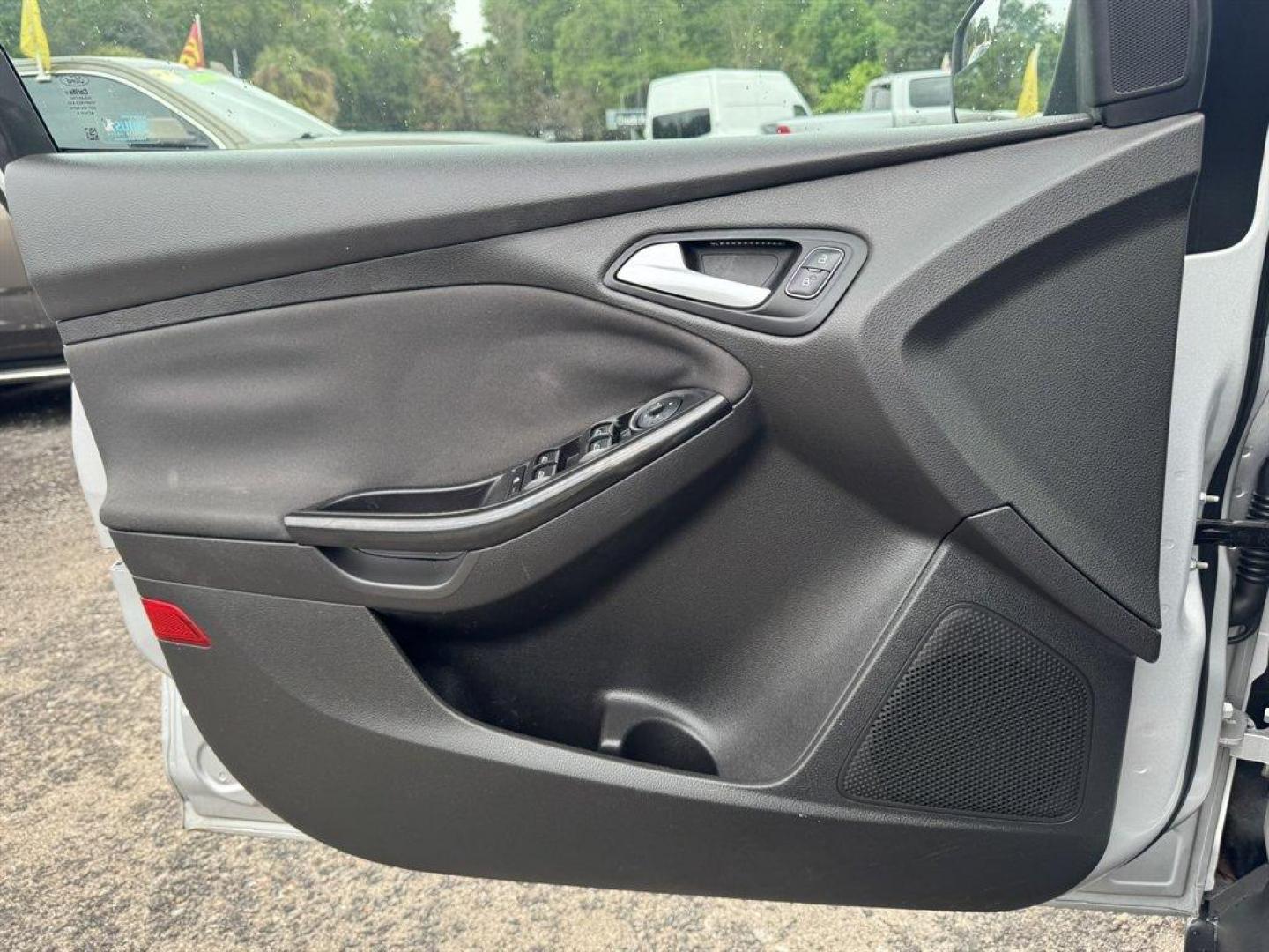 2016 Silver /Black Ford Focus (1FADP3J2XGL) with an 2.0l I-4 DI Dohc Flex 2.0 engine, Automatic transmission, located at 745 East Steele Rd., West Columbia, SC, 29170, (803) 755-9148, 33.927212, -81.148483 - Photo#18
