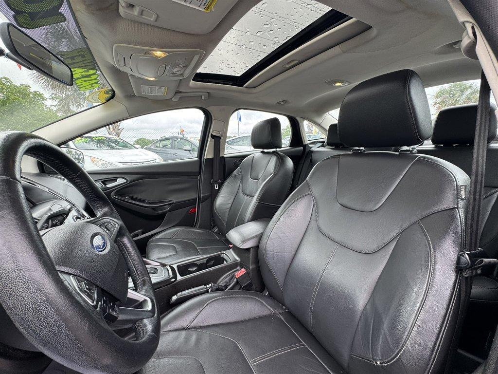 2016 Silver /Black Ford Focus (1FADP3J2XGL) with an 2.0l I-4 DI Dohc Flex 2.0 engine, Automatic transmission, located at 745 East Steele Rd., West Columbia, SC, 29170, (803) 755-9148, 33.927212, -81.148483 - Photo#20