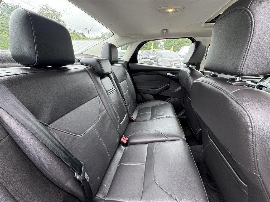 2016 Silver /Black Ford Focus (1FADP3J2XGL) with an 2.0l I-4 DI Dohc Flex 2.0 engine, Automatic transmission, located at 745 East Steele Rd., West Columbia, SC, 29170, (803) 755-9148, 33.927212, -81.148483 - Photo#25