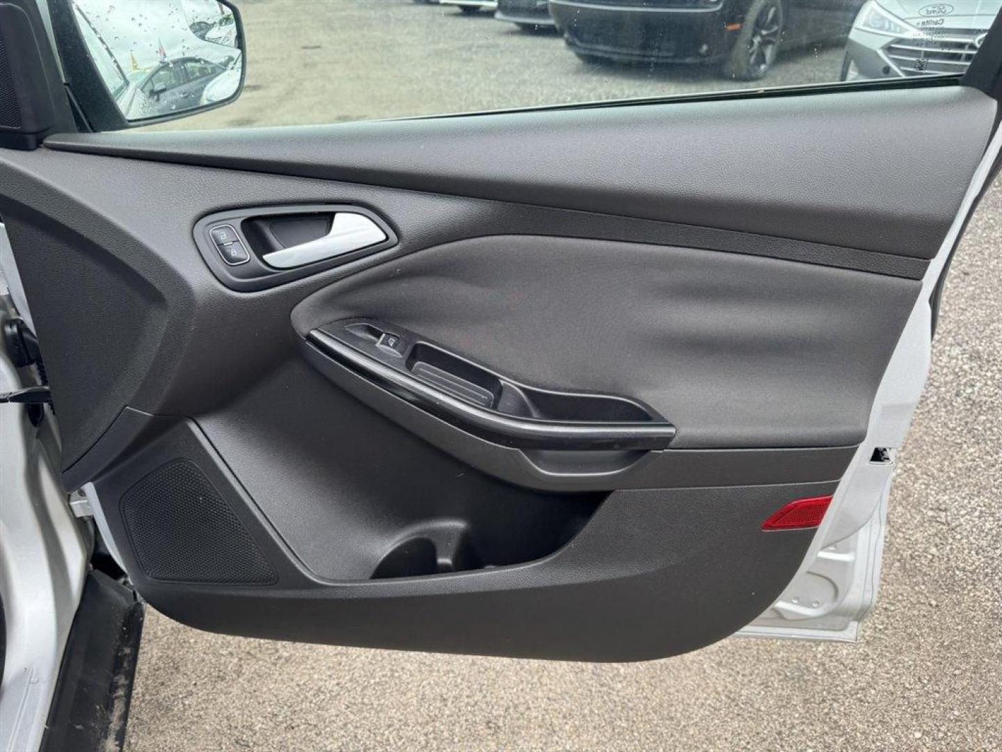2016 Silver /Black Ford Focus (1FADP3J2XGL) with an 2.0l I-4 DI Dohc Flex 2.0 engine, Automatic transmission, located at 745 East Steele Rd., West Columbia, SC, 29170, (803) 755-9148, 33.927212, -81.148483 - Photo#26