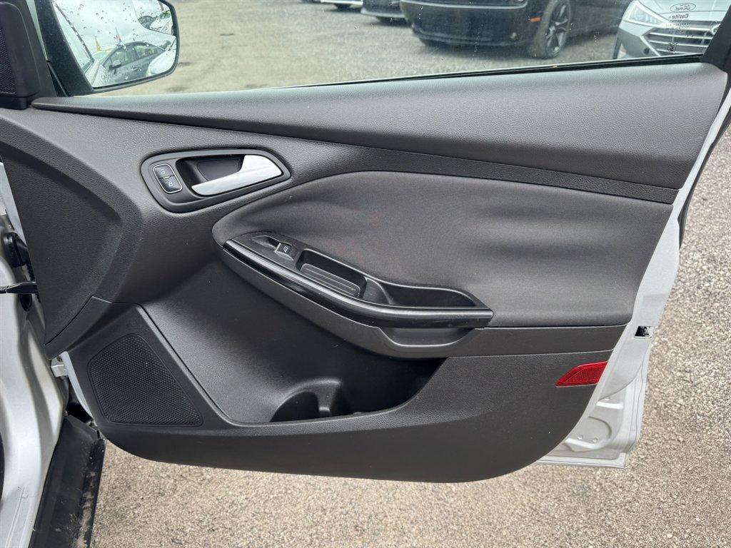 2016 Silver /Black Ford Focus (1FADP3J2XGL) with an 2.0l I-4 DI Dohc Flex 2.0 engine, Automatic transmission, located at 745 East Steele Rd., West Columbia, SC, 29170, (803) 755-9148, 33.927212, -81.148483 - Photo#26
