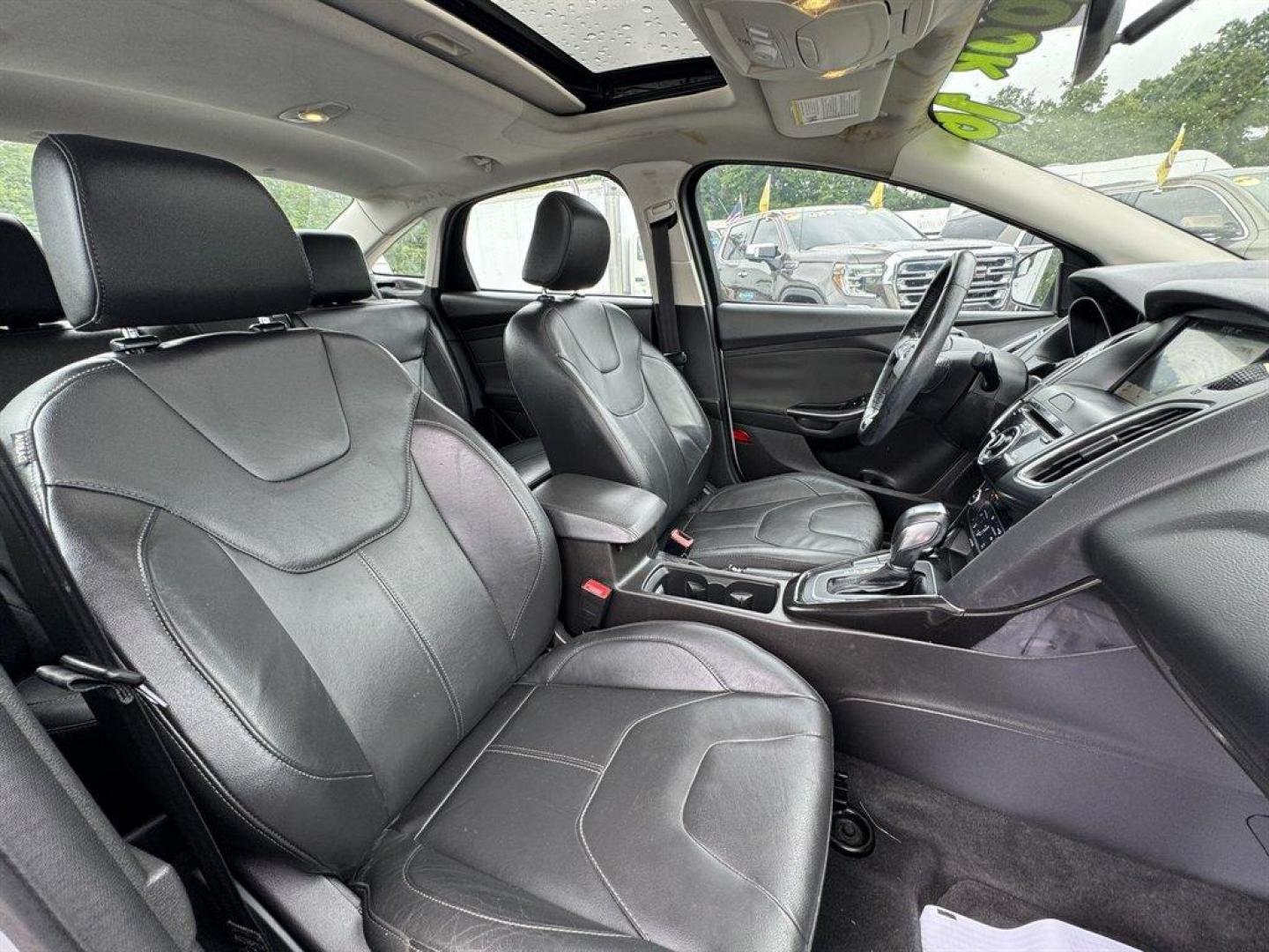 2016 Silver /Black Ford Focus (1FADP3J2XGL) with an 2.0l I-4 DI Dohc Flex 2.0 engine, Automatic transmission, located at 745 East Steele Rd., West Columbia, SC, 29170, (803) 755-9148, 33.927212, -81.148483 - Photo#27
