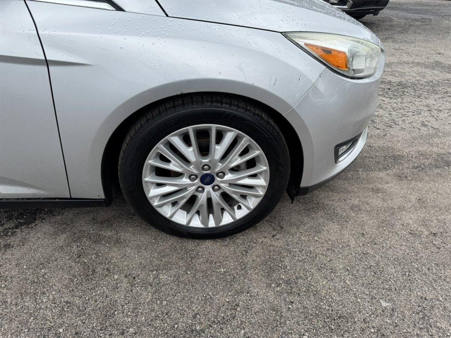 2016 Silver /Black Ford Focus (1FADP3J2XGL) with an 2.0l I-4 DI Dohc Flex 2.0 engine, Automatic transmission, located at 745 East Steele Rd., West Columbia, SC, 29170, (803) 755-9148, 33.927212, -81.148483 - Photo#29