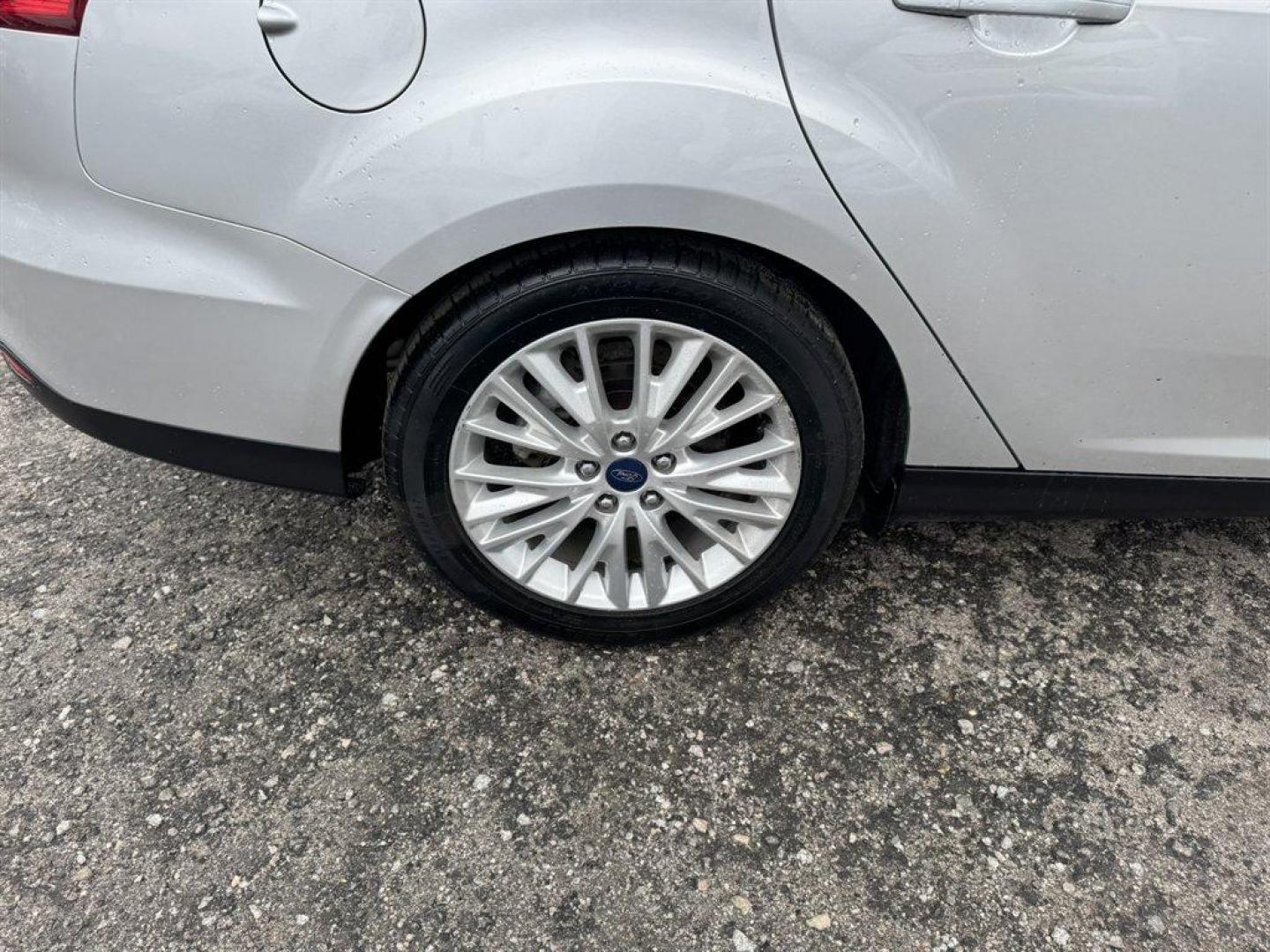 2016 Silver /Black Ford Focus (1FADP3J2XGL) with an 2.0l I-4 DI Dohc Flex 2.0 engine, Automatic transmission, located at 745 East Steele Rd., West Columbia, SC, 29170, (803) 755-9148, 33.927212, -81.148483 - Photo#30