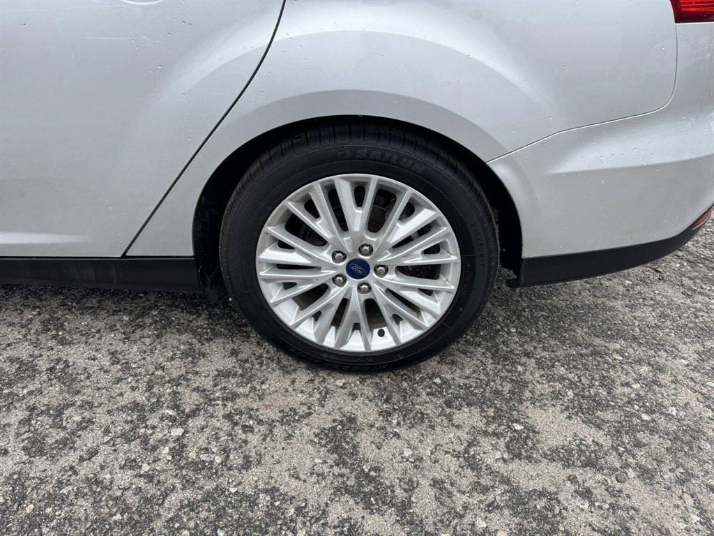 2016 Silver /Black Ford Focus (1FADP3J2XGL) with an 2.0l I-4 DI Dohc Flex 2.0 engine, Automatic transmission, located at 745 East Steele Rd., West Columbia, SC, 29170, (803) 755-9148, 33.927212, -81.148483 - Photo#31