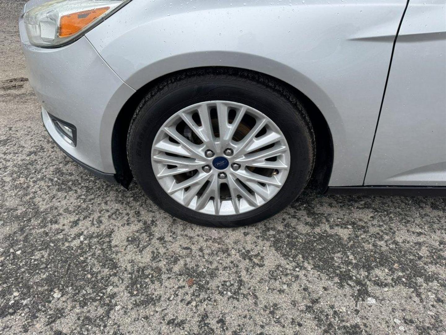 2016 Silver /Black Ford Focus (1FADP3J2XGL) with an 2.0l I-4 DI Dohc Flex 2.0 engine, Automatic transmission, located at 745 East Steele Rd., West Columbia, SC, 29170, (803) 755-9148, 33.927212, -81.148483 - Photo#32