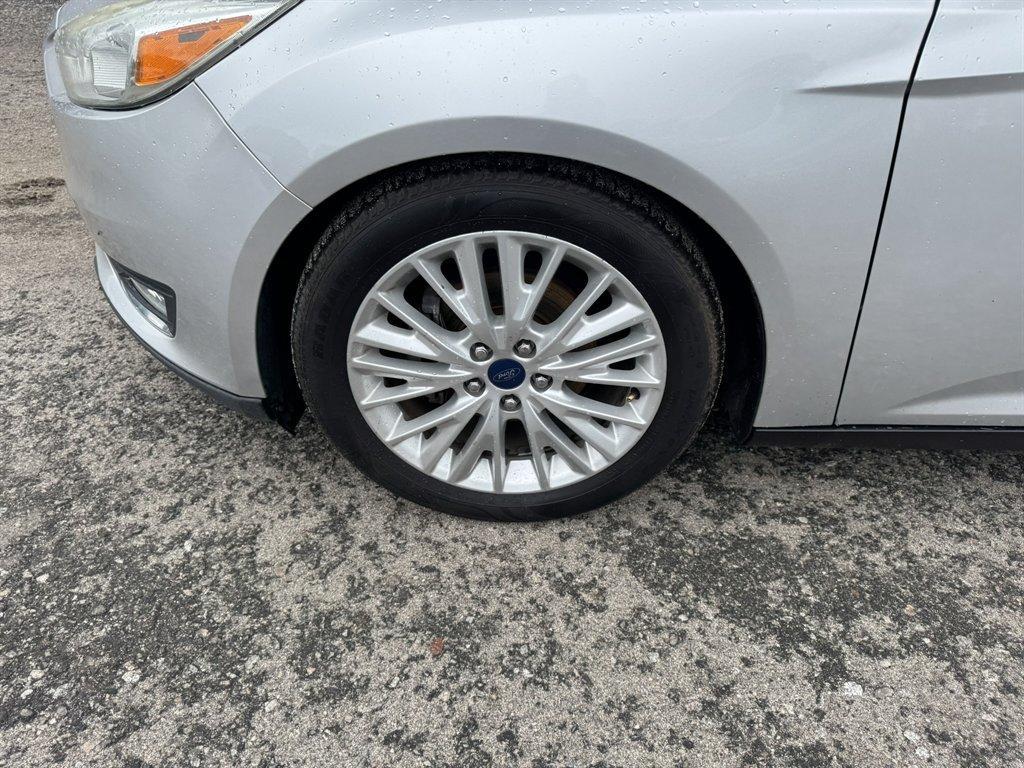 2016 Silver /Black Ford Focus (1FADP3J2XGL) with an 2.0l I-4 DI Dohc Flex 2.0 engine, Automatic transmission, located at 745 East Steele Rd., West Columbia, SC, 29170, (803) 755-9148, 33.927212, -81.148483 - Photo#32
