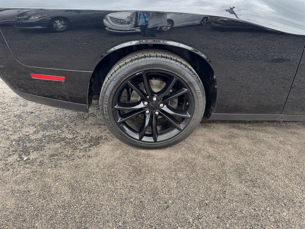 2016 Black /Black Dodge Challenger (2C3CDZAG5GH) with an 3.6l V6 MPI Dohc VVT Flex engine, Automatic transmission, located at 745 East Steele Rd., West Columbia, SC, 29170, (803) 755-9148, 33.927212, -81.148483 - Photo#23