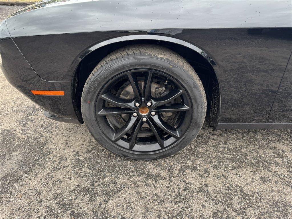 2016 Black /Black Dodge Challenger (2C3CDZAG5GH) with an 3.6l V6 MPI Dohc VVT Flex engine, Automatic transmission, located at 745 East Steele Rd., West Columbia, SC, 29170, (803) 755-9148, 33.927212, -81.148483 - Photo#25