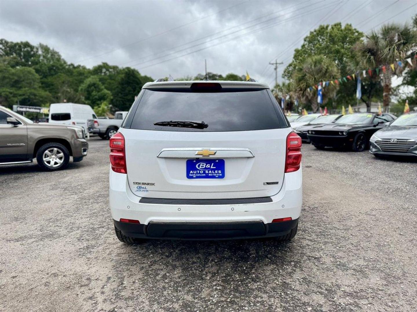 2017 White /Brown Chevrolet Equinox (2GNALDEK4H1) with an 2.4l I-4 Sidi Dohc Flex 2 engine, Automatic transmission, located at 745 East Steele Rd., West Columbia, SC, 29170, (803) 755-9148, 33.927212, -81.148483 - Photo#4