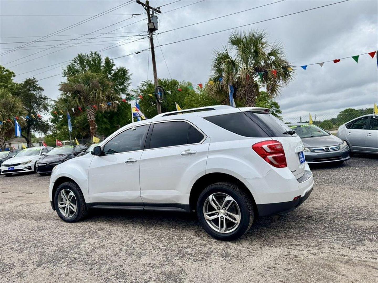 2017 White /Brown Chevrolet Equinox (2GNALDEK4H1) with an 2.4l I-4 Sidi Dohc Flex 2 engine, Automatic transmission, located at 745 East Steele Rd., West Columbia, SC, 29170, (803) 755-9148, 33.927212, -81.148483 - Photo#5