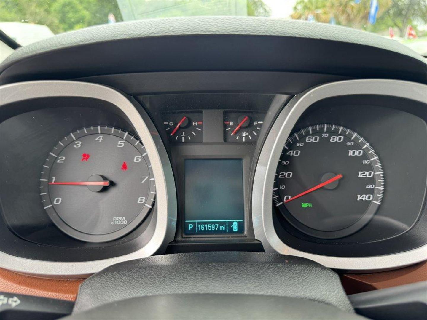 2017 White /Brown Chevrolet Equinox (2GNALDEK4H1) with an 2.4l I-4 Sidi Dohc Flex 2 engine, Automatic transmission, located at 745 East Steele Rd., West Columbia, SC, 29170, (803) 755-9148, 33.927212, -81.148483 - Photo#10