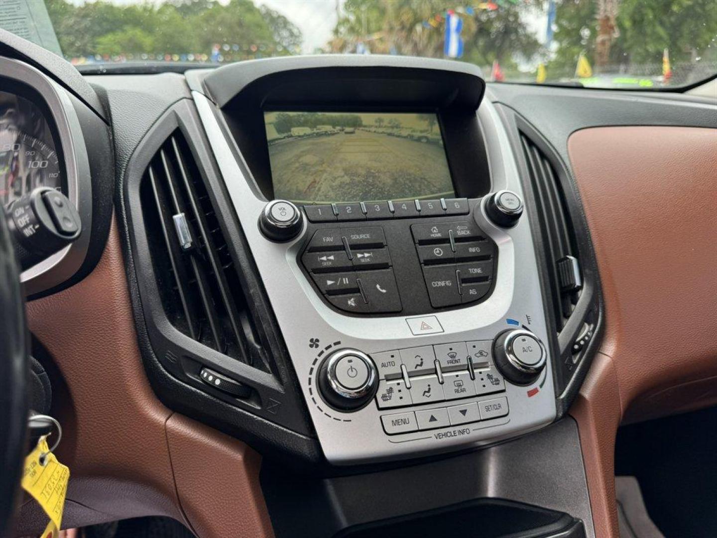 2017 White /Brown Chevrolet Equinox (2GNALDEK4H1) with an 2.4l I-4 Sidi Dohc Flex 2 engine, Automatic transmission, located at 745 East Steele Rd., West Columbia, SC, 29170, (803) 755-9148, 33.927212, -81.148483 - Photo#13