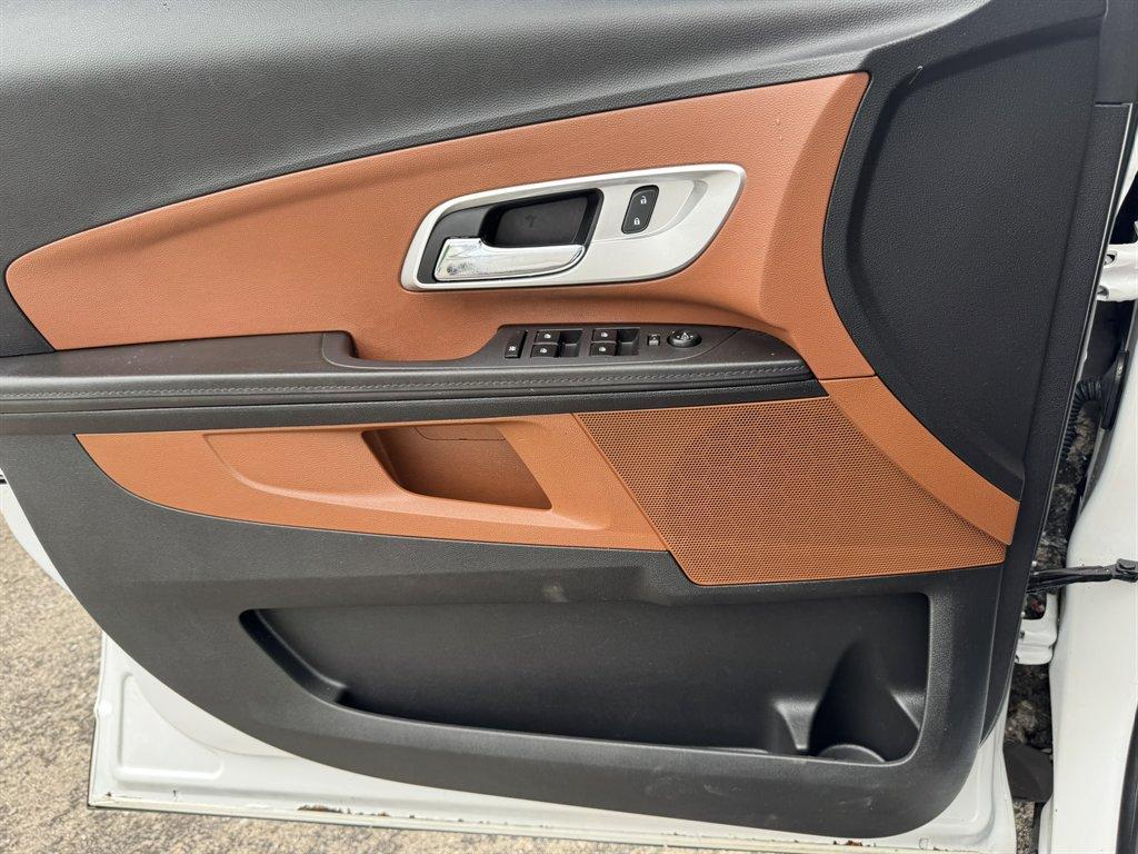 2017 White /Brown Chevrolet Equinox (2GNALDEK4H1) with an 2.4l I-4 Sidi Dohc Flex 2 engine, Automatic transmission, located at 745 East Steele Rd., West Columbia, SC, 29170, (803) 755-9148, 33.927212, -81.148483 - Photo#17