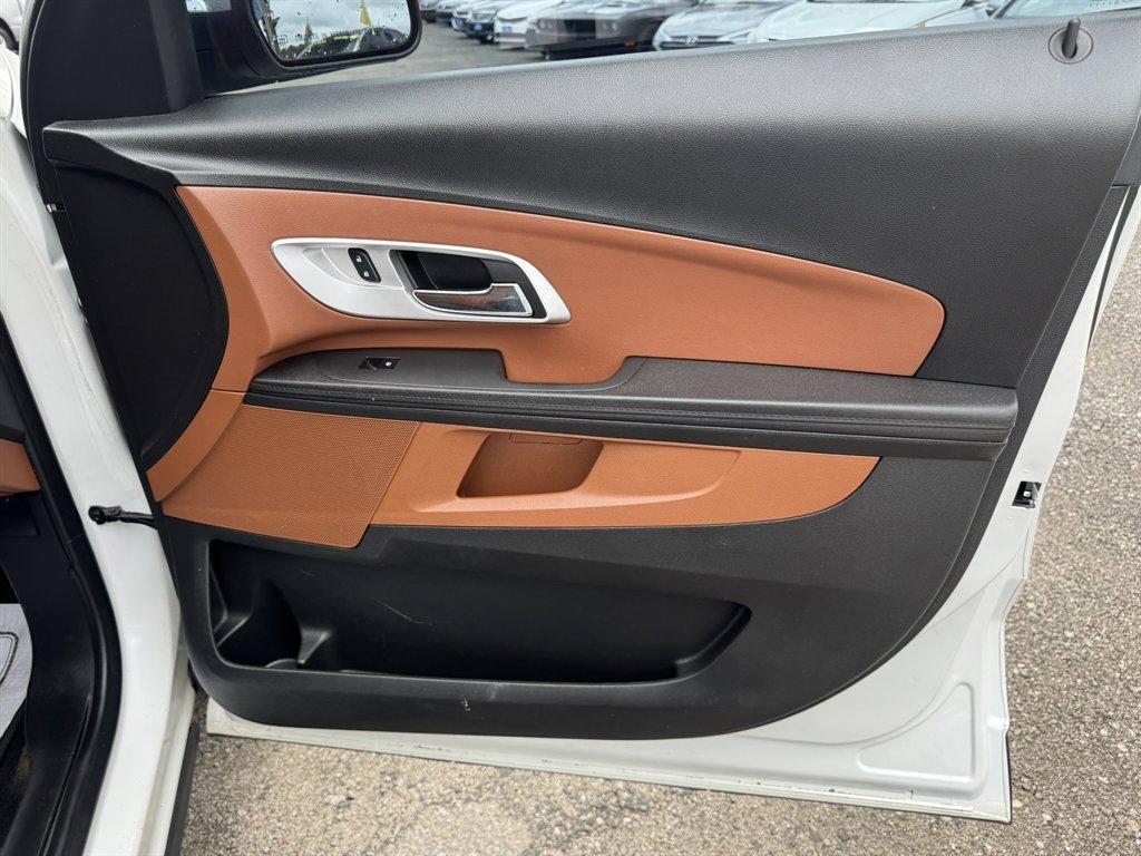 2017 White /Brown Chevrolet Equinox (2GNALDEK4H1) with an 2.4l I-4 Sidi Dohc Flex 2 engine, Automatic transmission, located at 745 East Steele Rd., West Columbia, SC, 29170, (803) 755-9148, 33.927212, -81.148483 - Photo#24