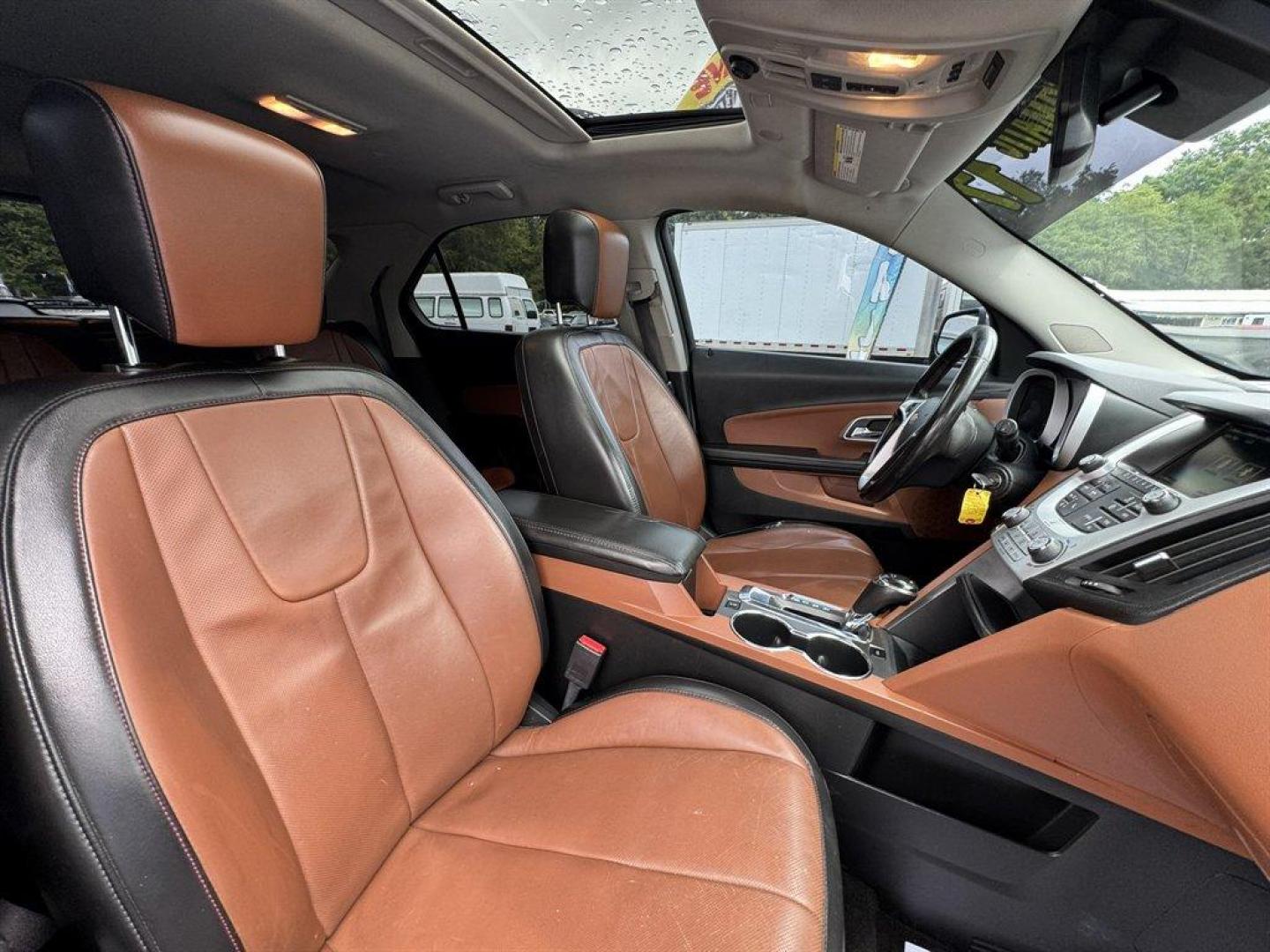 2017 White /Brown Chevrolet Equinox (2GNALDEK4H1) with an 2.4l I-4 Sidi Dohc Flex 2 engine, Automatic transmission, located at 745 East Steele Rd., West Columbia, SC, 29170, (803) 755-9148, 33.927212, -81.148483 - Photo#25