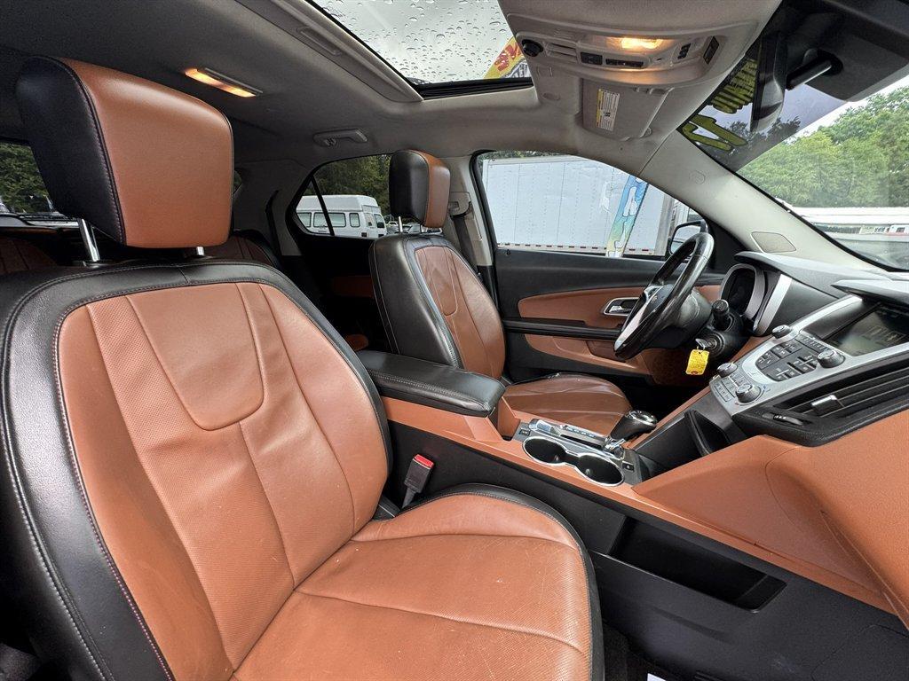 2017 White /Brown Chevrolet Equinox (2GNALDEK4H1) with an 2.4l I-4 Sidi Dohc Flex 2 engine, Automatic transmission, located at 745 East Steele Rd., West Columbia, SC, 29170, (803) 755-9148, 33.927212, -81.148483 - Photo#25
