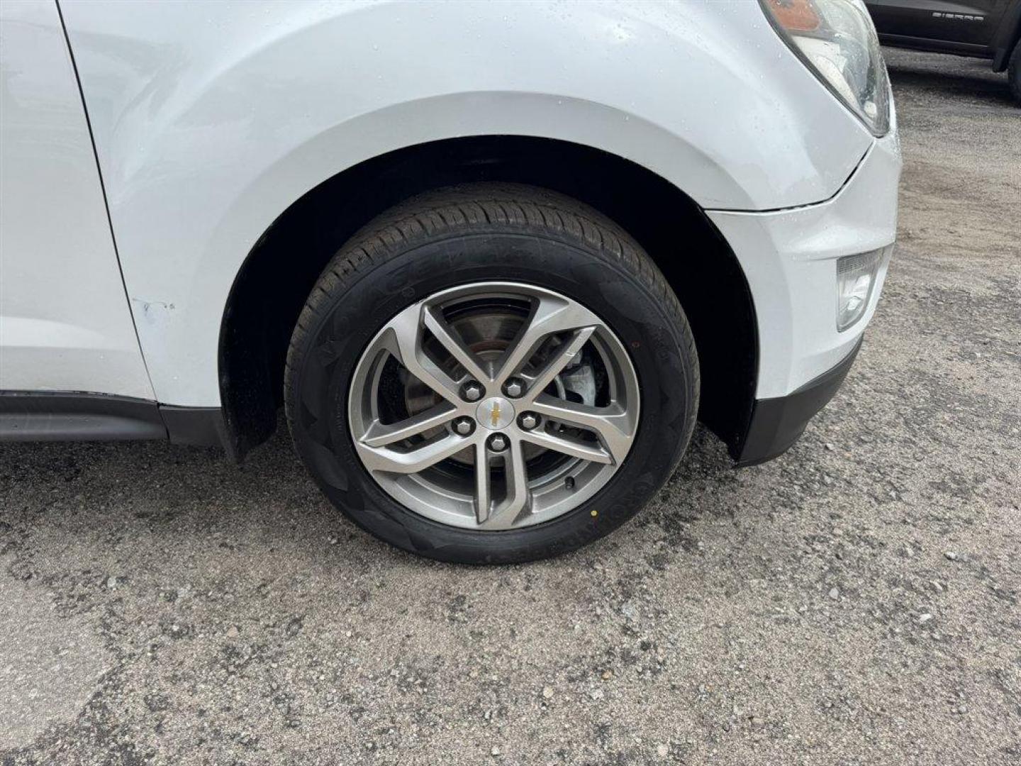 2017 White /Brown Chevrolet Equinox (2GNALDEK4H1) with an 2.4l I-4 Sidi Dohc Flex 2 engine, Automatic transmission, located at 745 East Steele Rd., West Columbia, SC, 29170, (803) 755-9148, 33.927212, -81.148483 - Photo#29